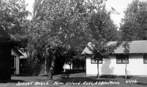 Sunset Beach Resort on Farm Island Lake, Aitkin Minnesota, 1940's