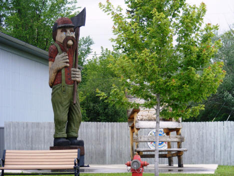 Jackpine Savage and his chair, Littlefork Minnesota, 2007