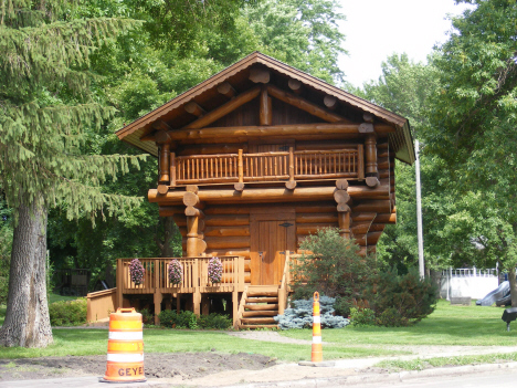 Norwegian stabbur (used to store grain in Norway), Hanska Minnesota, 2014