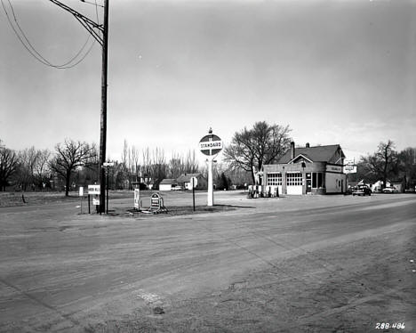 Standard gas station at the intersection of County Road D, Johanna Boulevard, New Brighton Road and Fairview Avenue, Arden Hills, Minnesota, 1964